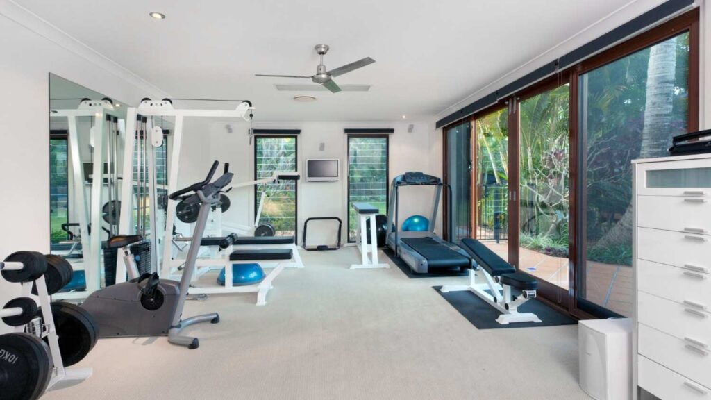 Affordable home gym setup showing the best budget home gym equipment for small spaces.